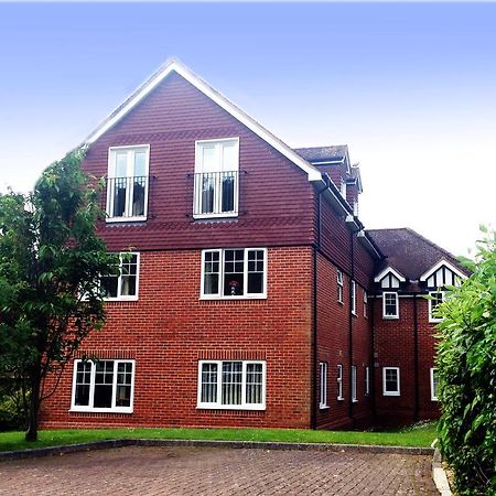St Raphael House, City Centre Charming Apartments Basingstoke Eksteriør bilde