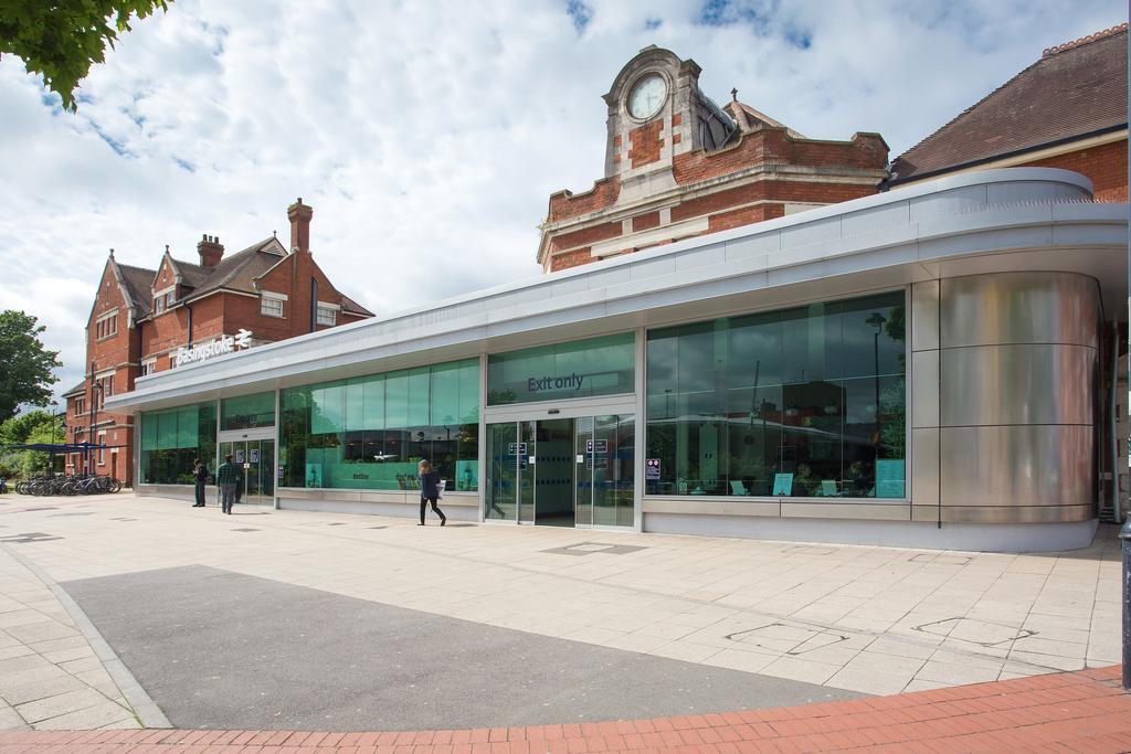 St Raphael House, City Centre Charming Apartments Basingstoke Eksteriør bilde